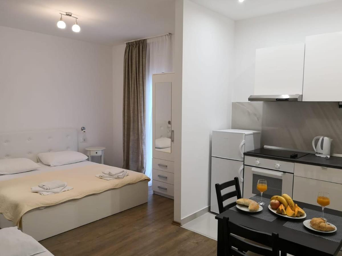 אומיס Apartments Niko מראה חיצוני תמונה
