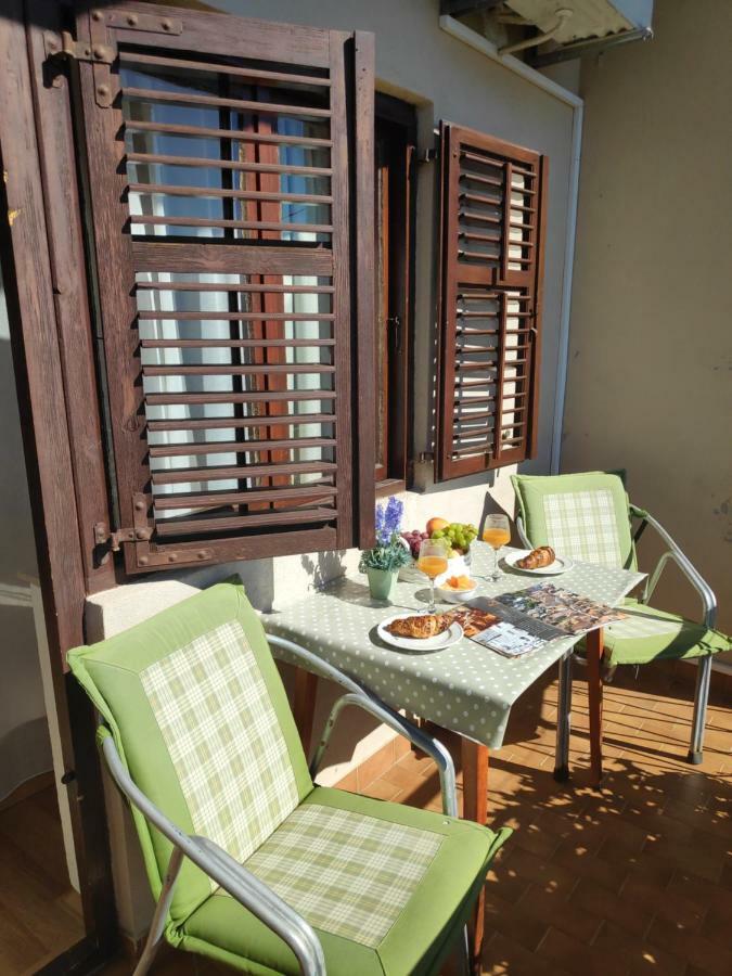 אומיס Apartments Niko מראה חיצוני תמונה