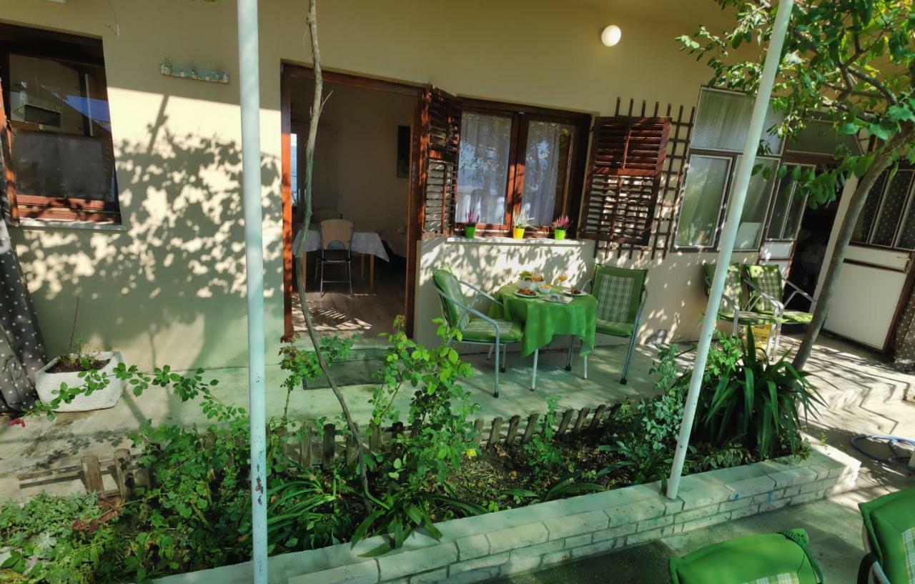 אומיס Apartments Niko מראה חיצוני תמונה