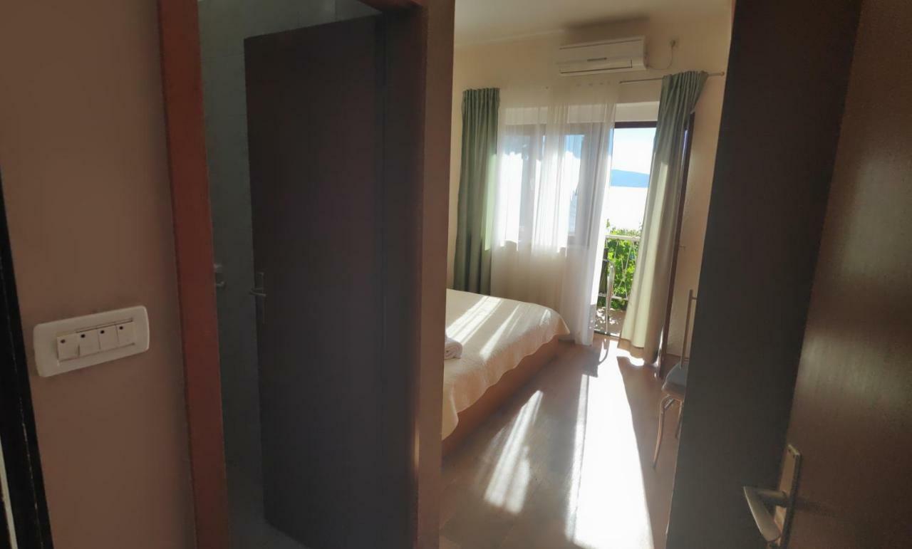 אומיס Apartments Niko מראה חיצוני תמונה